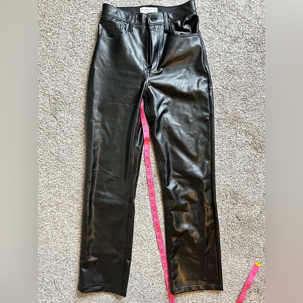Abercrombie vegan leather 90s straight pant
